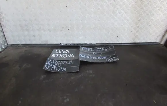Opel Zafira B Rubber seal loading door 