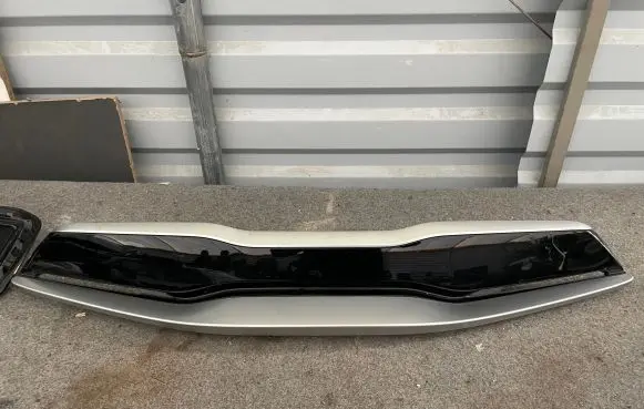 KIA Stonic Front bumper upper radiator grill