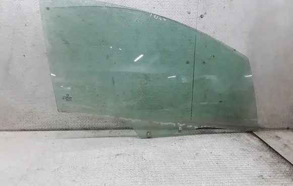 Peugeot 207 Front door window/glass (coupe) 