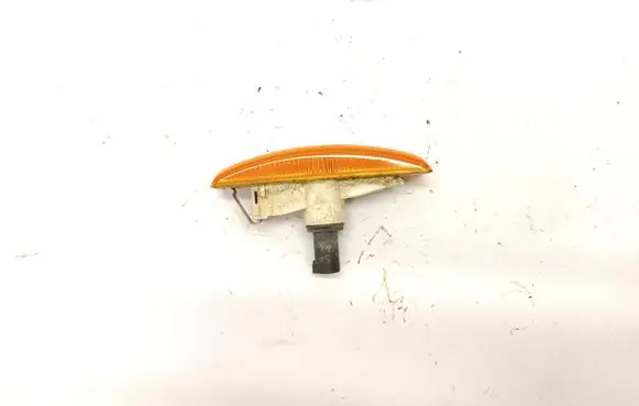 Land Rover Discovery 3 - LR3 Front fender indicator light XGB000072