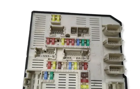 Renault Megane III Fuse module 284B60168R 9636334619 519331E01