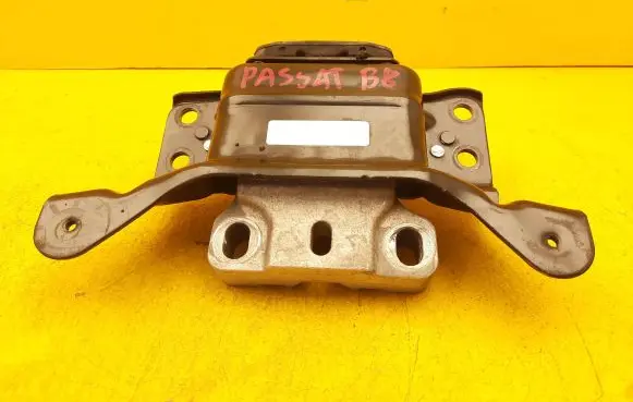 Volkswagen PASSAT B8 Engine mounting bracket