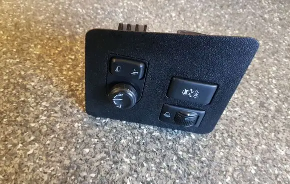 Nissan Qashqai+2 Wing mirror switch