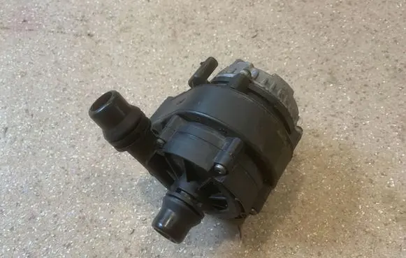 BMW X3 G01 Electric auxiliary coolant/water pump 8663248