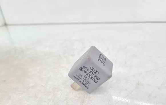 Audi A6 S6 C5 4B Other relay 4D0951253 372