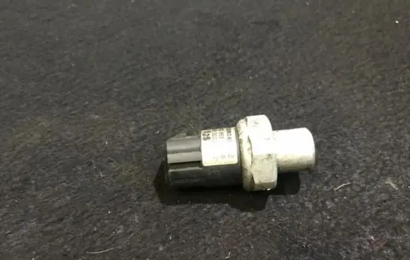 Audi A4 S4 B5 8D Air conditioning (A/C) pressure sensor 8D0959482B TDP-302QADG-2