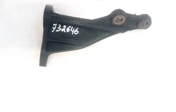 Lexus IS 200-300 Engine mounting bracket
