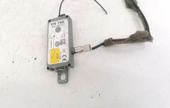 Volkswagen Touareg I Antenna control unit 7l6035577
