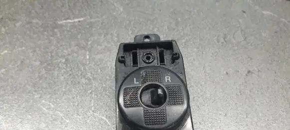 KIA Carnival Wing mirror switch 621W04210