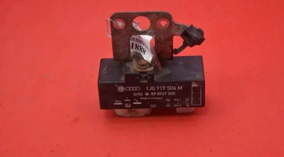 Skoda Fabia Mk2 (5J) Relay mounting block 1J0919506M