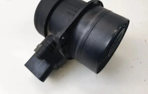 Volkswagen PASSAT B6 Mass air flow meter 074906461B