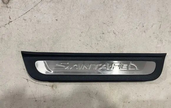 Hyundai Santa Fe Rear sill trim cover 85887S1500