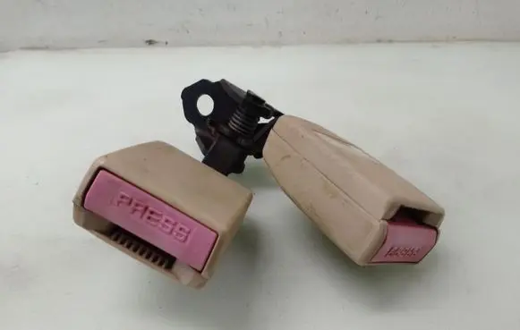 Peugeot 407 Middle seatbelt buckle (rear) 5033210F1902