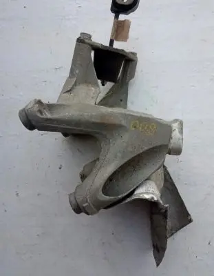 Audi Q7 4M Engine mounting bracket 4M0199869H