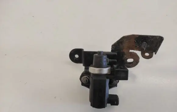 BMW X3 E83 Turbo solenoid valve 72279600 2247906 04T155