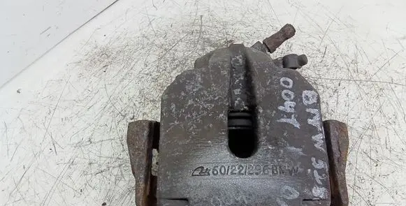 BMW 5 E39 Front brake caliper 6022296