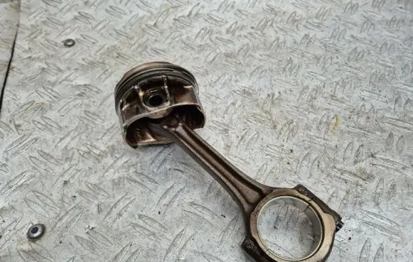 Peugeot 5008 II Piston with connecting rod 9807260380