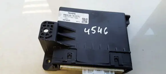 Toyota Avensis T270 Other control units/modules 8865005251 88650-05251