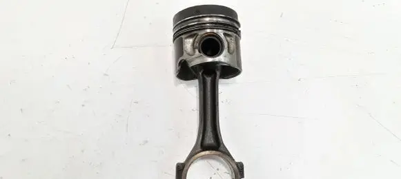 Volkswagen PASSAT B5.5 Piston with connecting rod