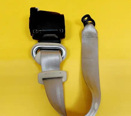Rear seatbelt