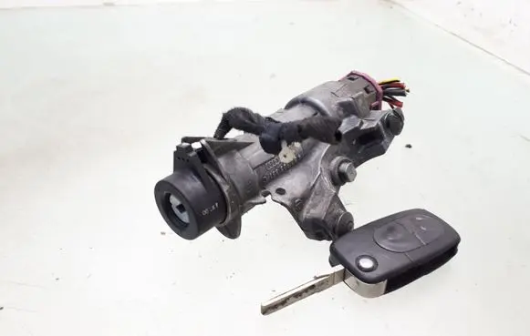 Audi A4 S4 B5 8D Ignition lock 4B0905851C