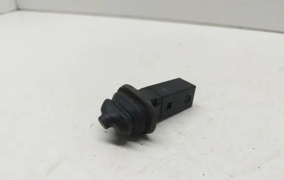 BMW 3 E90 E91 Fuel tank opening switch 8228939 82289392