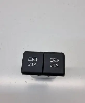 Toyota RAV 4 (XA50) USB socket connector 8553215010