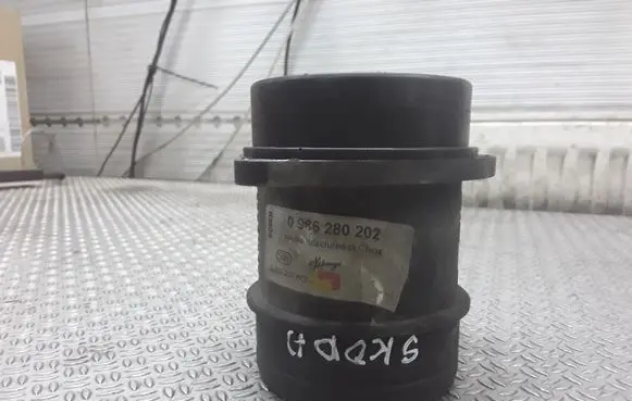 Skoda Octavia Mk1 (1U) Mass air flow meter 0986280202