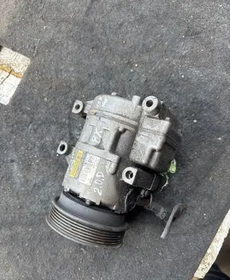 Hyundai Sonata Air conditioning compressor pulley 977012B200