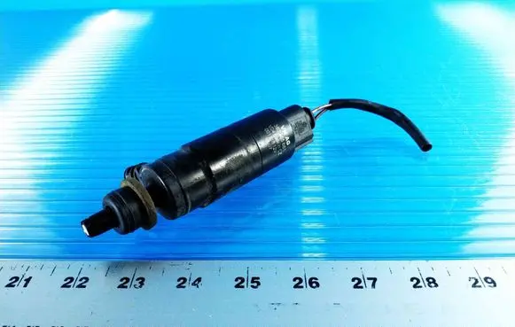 Audi A4 S4 B7 8E 8H Headlight washer pump 001016 3B7955681