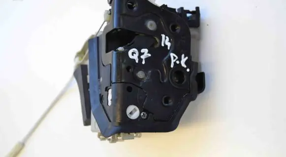 Audi Q7 4L Coupe door lock (next to the handle) 8J2837015C