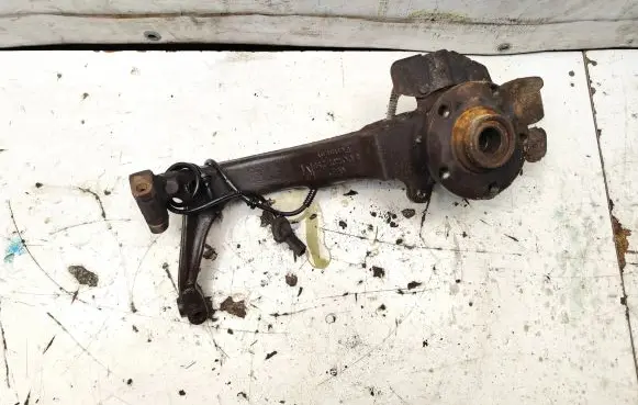 Audi A4 S4 B5 8D Front wheel hub spindle knuckle 8D0407258
