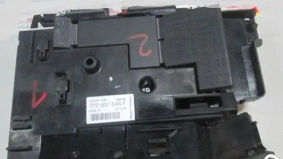 Volkswagen Touareg II Fuse module 7P0937548F