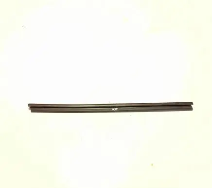 Dacia Duster II Rubber seal front door window/glass 