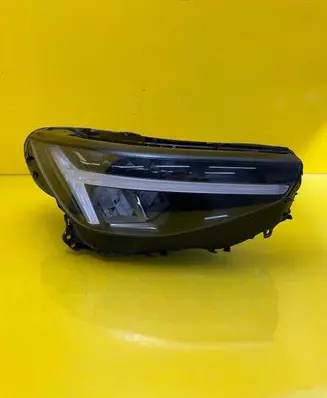 Volvo XC40 Headlight/headlamp 32404666