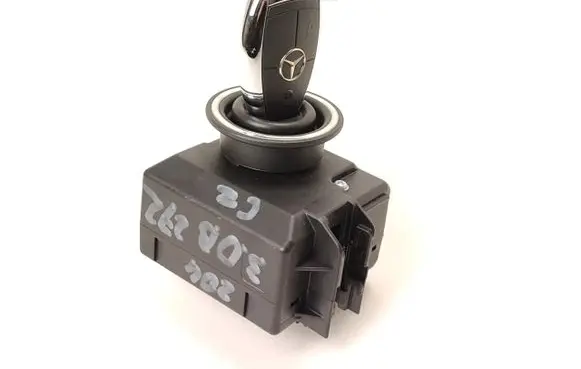 Mercedes-Benz C W204 Ignition lock 2045451308