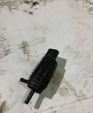 BMW 5 E39 Windscreen/windshield washer pump 8377612