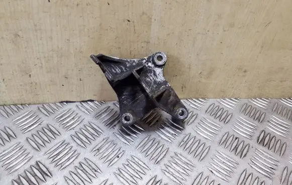 Honda CR-V Gear shift cable bracket 