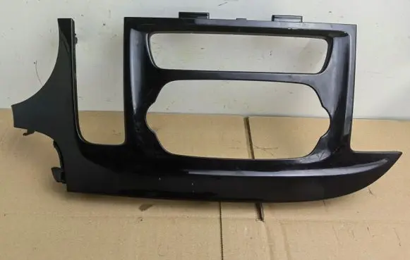 Radio/GPS head unit trim