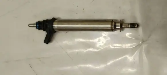 Mercedes-Benz A W176 Fuel injector A2560700187