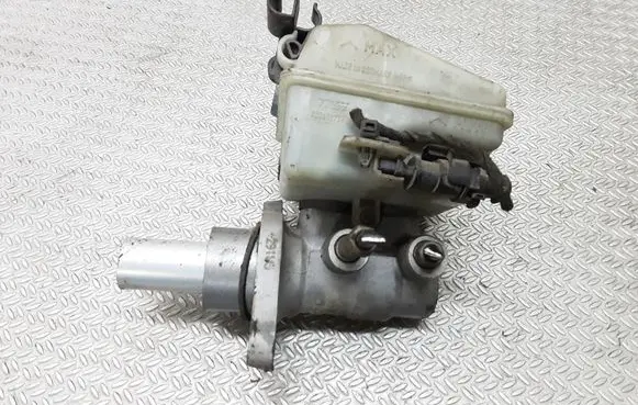 Master brake cylinder