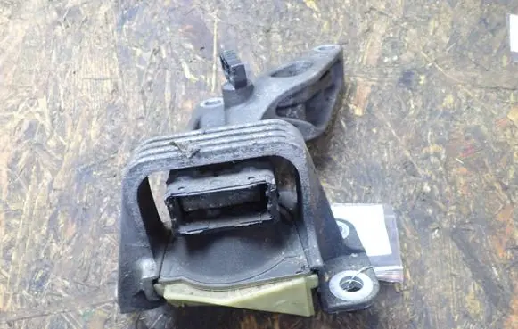 Renault Scenic III - Grand scenic III Engine mount bracket 112841371R