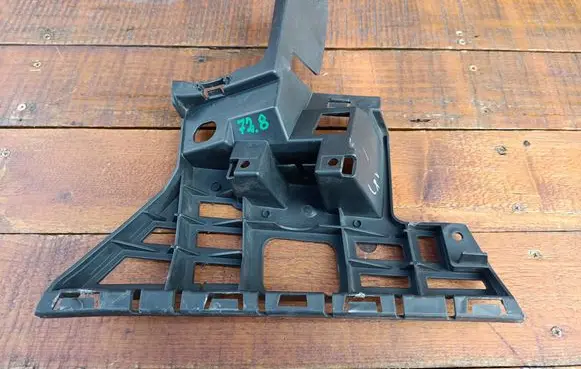 Skoda Fabia Mk2 (5J) Front bumper mounting bracket 5J0807056