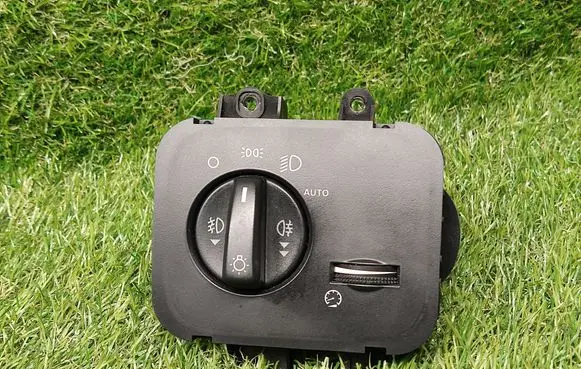 Land Rover Discovery 3 - LR3 Light switch YUD501480