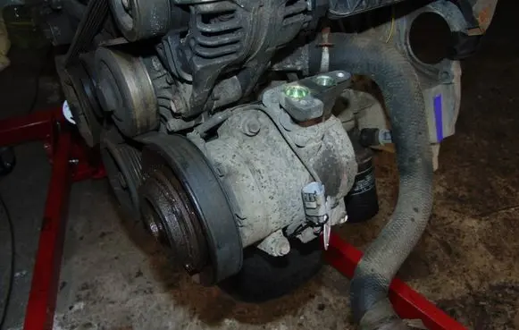 Toyota Avensis T220 Air conditioning (A/C) compressor (pump) 8832063010 4472203913 10S15L