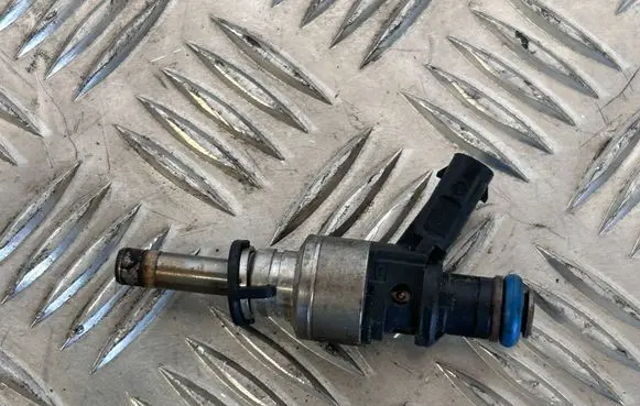 Audi A4 S4 B8 8K Fuel injector 306E036P 104390520