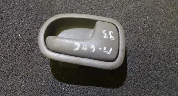 Mazda 626 Rear door interior handle dh22i