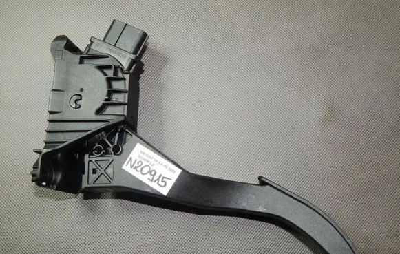 Volkswagen Golf VII Accelerator throttle pedal 5Q1721503F