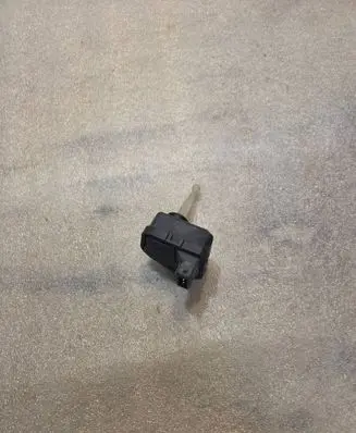 Headlight level adjustment motor