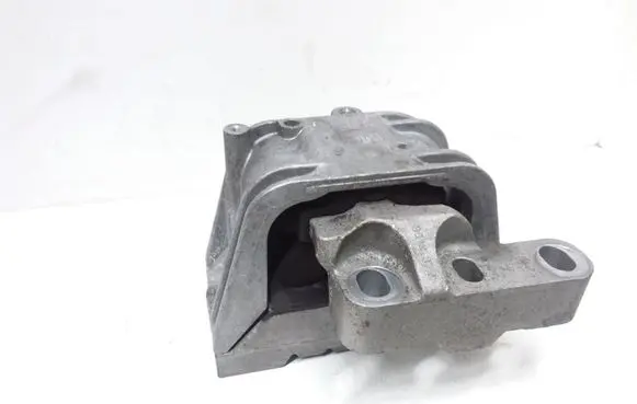 Volkswagen PASSAT B6 Engine mount bracket 1K0199262P